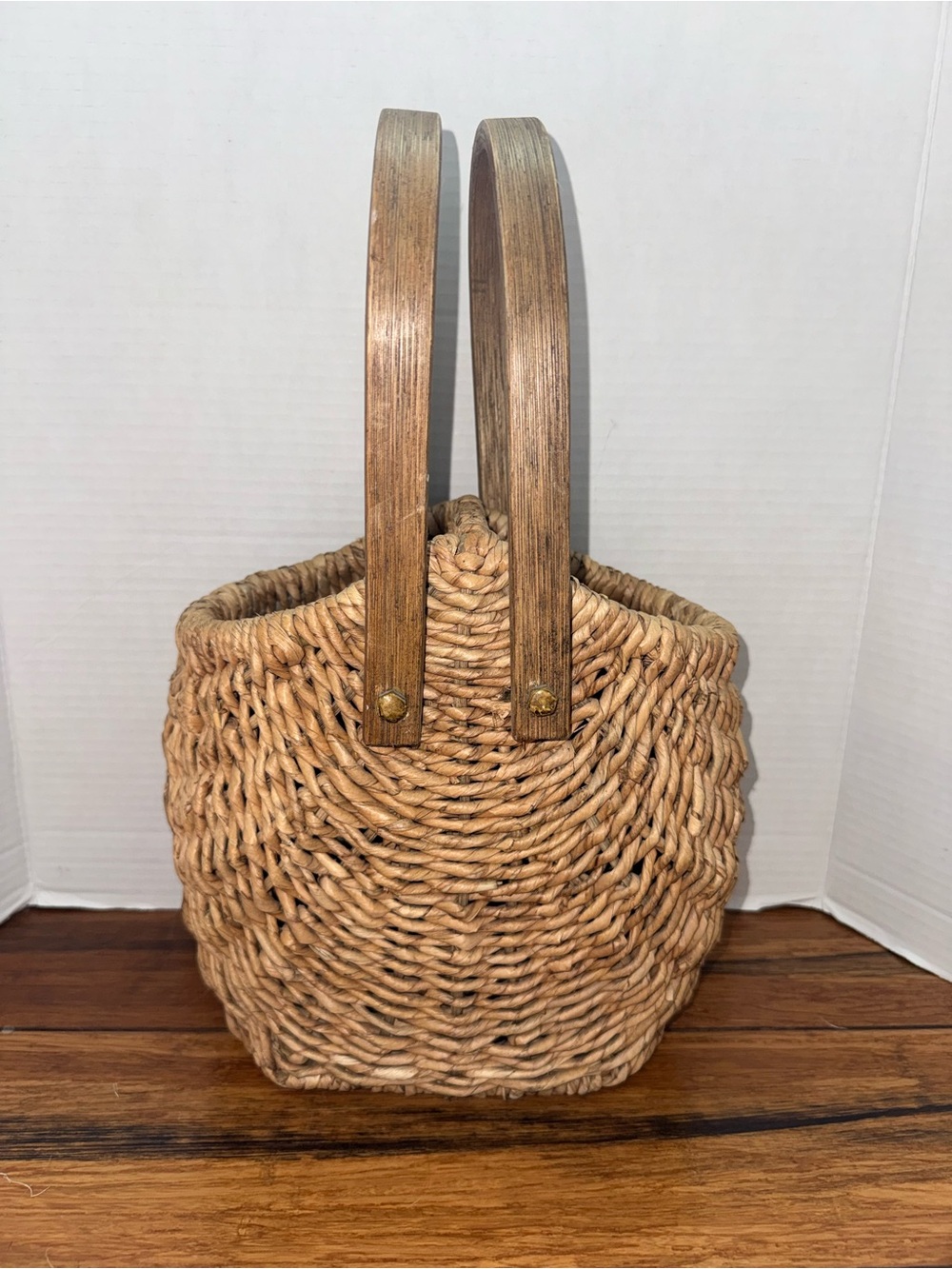 Seagrass Woven Basket Wine Bottle Holder/Carrier with Wooden Handles
